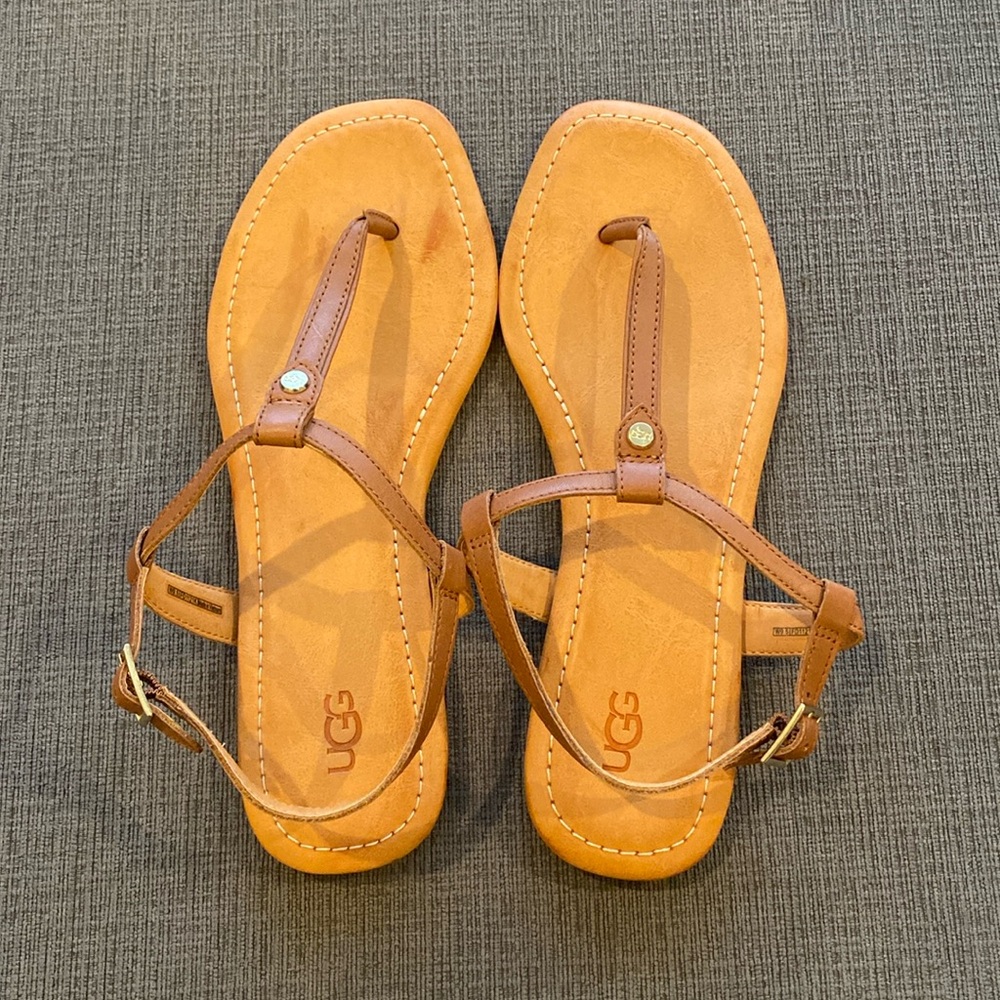 NWOT UGG Madeena Sandal